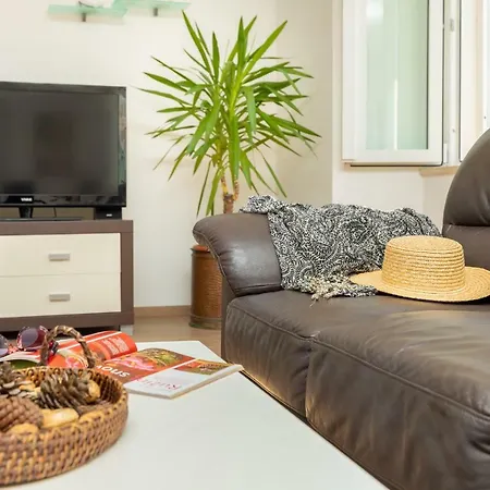 Hedera Estate, Hedera A19 アパート