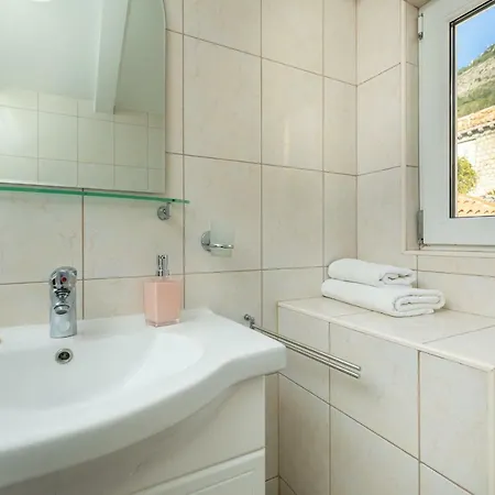 Hedera Estate, Hedera A19 * Dubrovnik