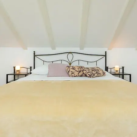 Hedera Estate, Hedera A19