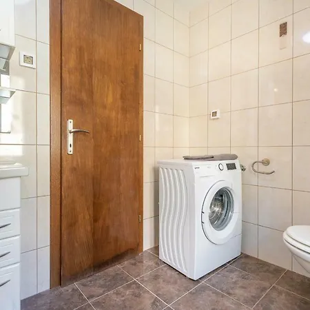 Hedera Estate, Hedera A19