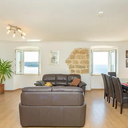 Hedera Estate, Hedera A19 *