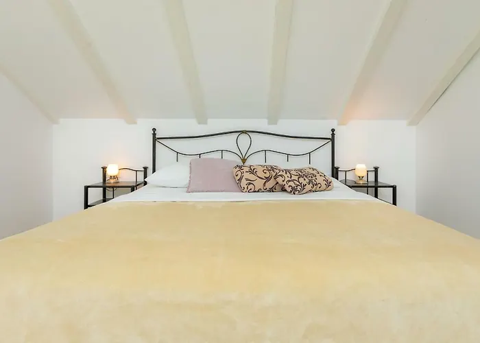 Hedera Estate, Hedera A19