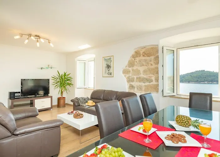 Hedera Estate, Hedera A19 *