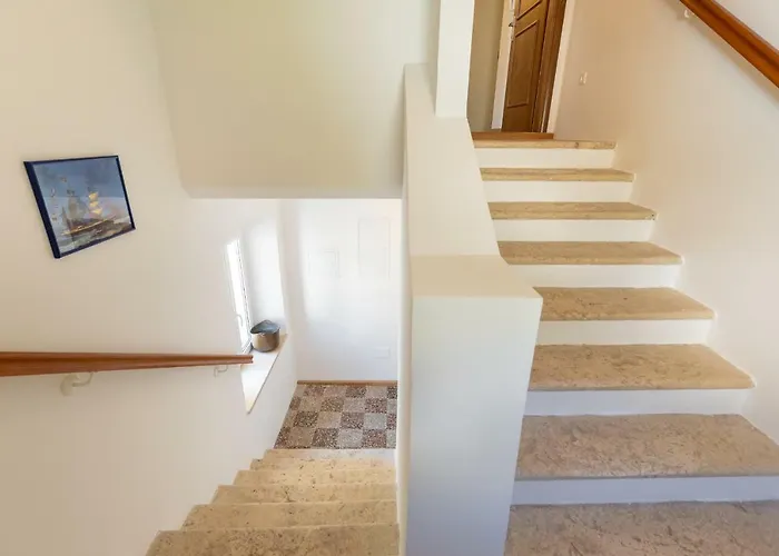 Hedera Estate, Hedera A19 *