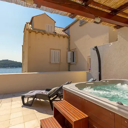 Hedera Estate, Hedera A19 Apartment *